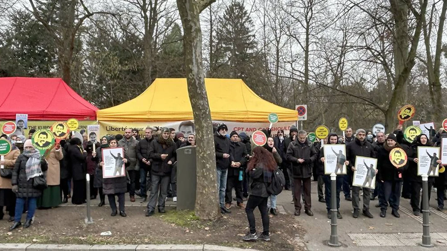 Strasbourg’da Avrupa Konseyi (AK) önündeki oturma eylemi