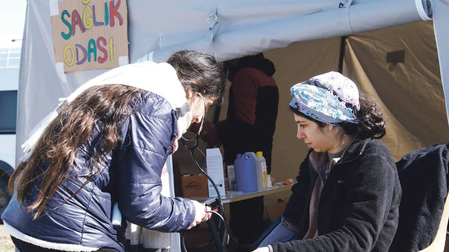 6 Şubat 2023 Depremi'nde gönüllü sağlık hizmeti veren sağlıkçılar