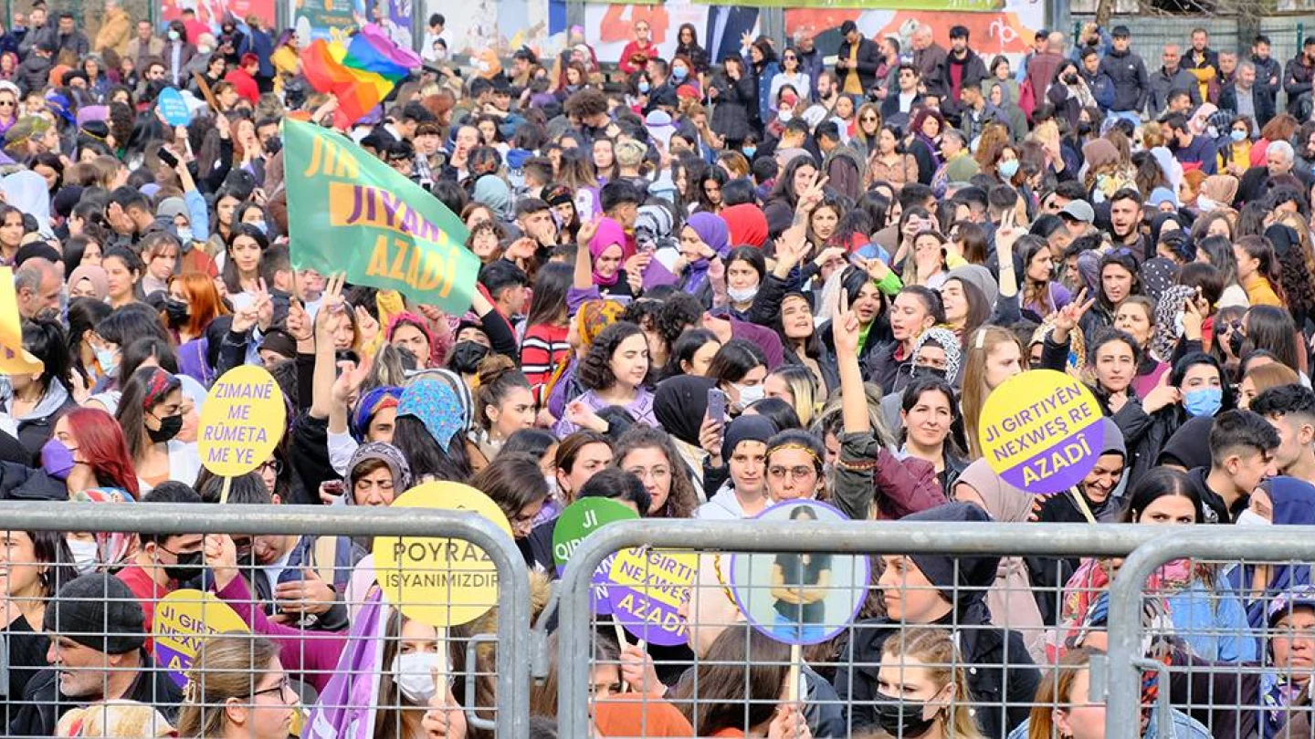 8 Mart