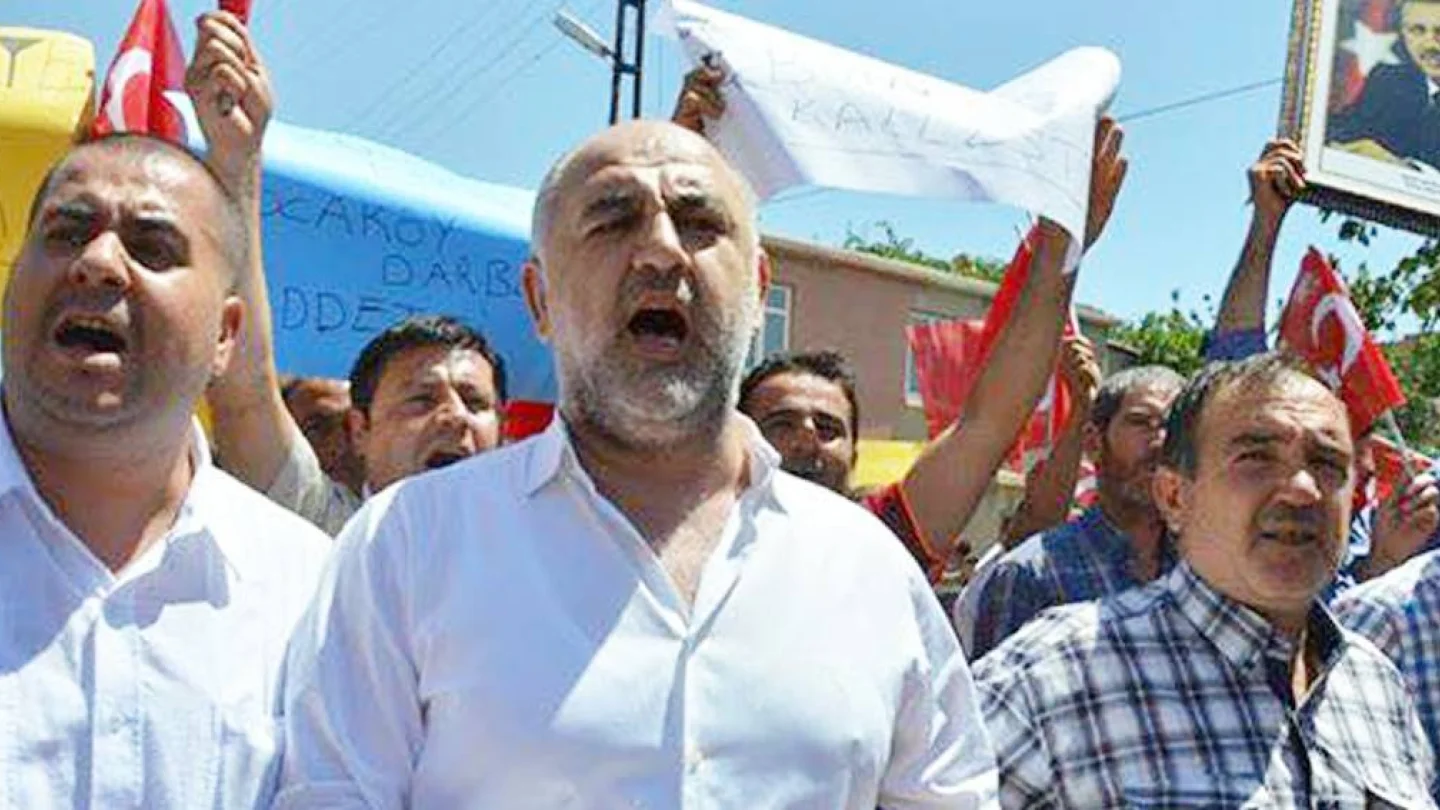 AKP Diyarbakır İl Başkan Yardımcısı Fatih Kayhan (Soldan ikinci)