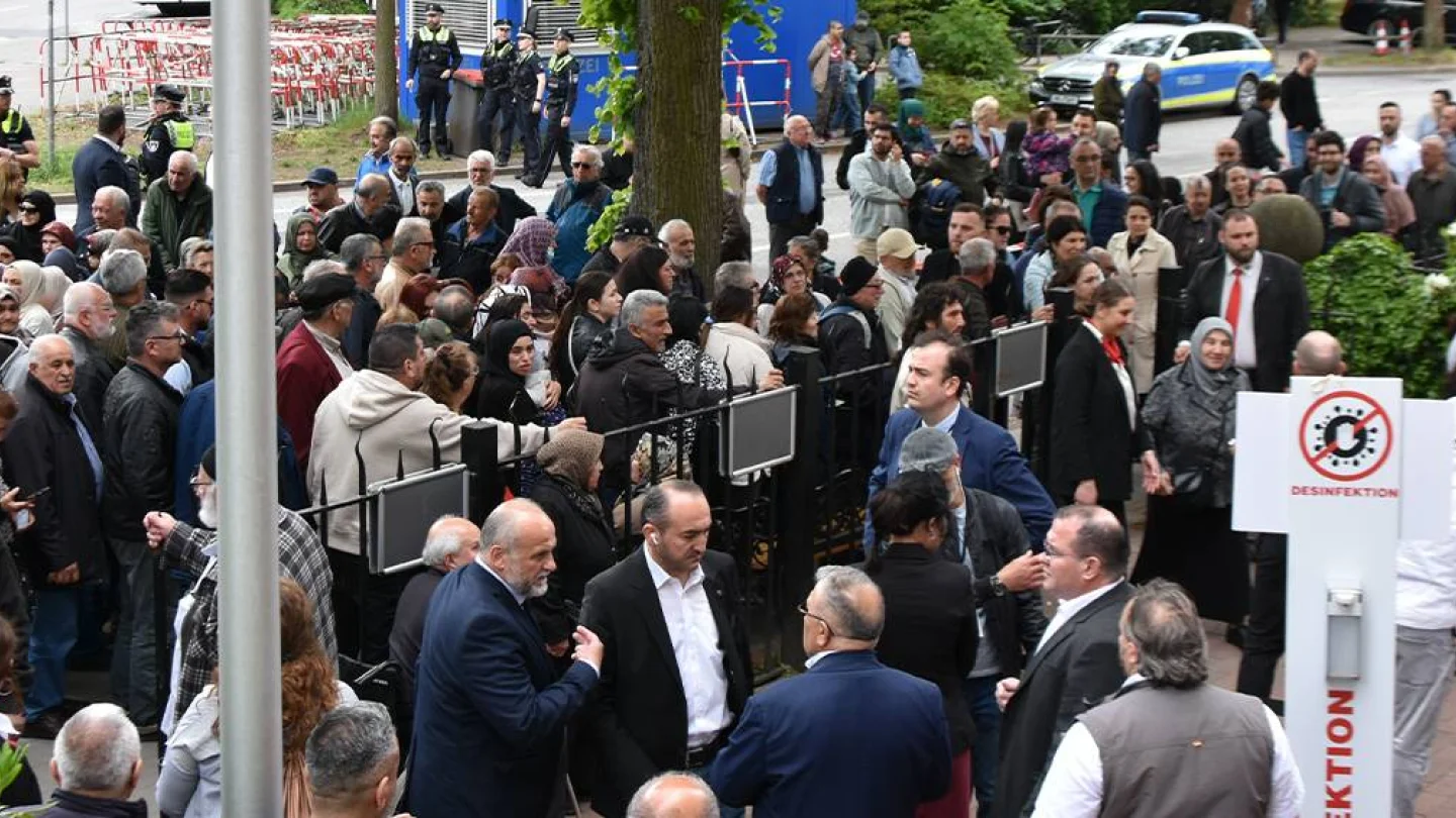 Hamburg'da seçmen sandığa gitti