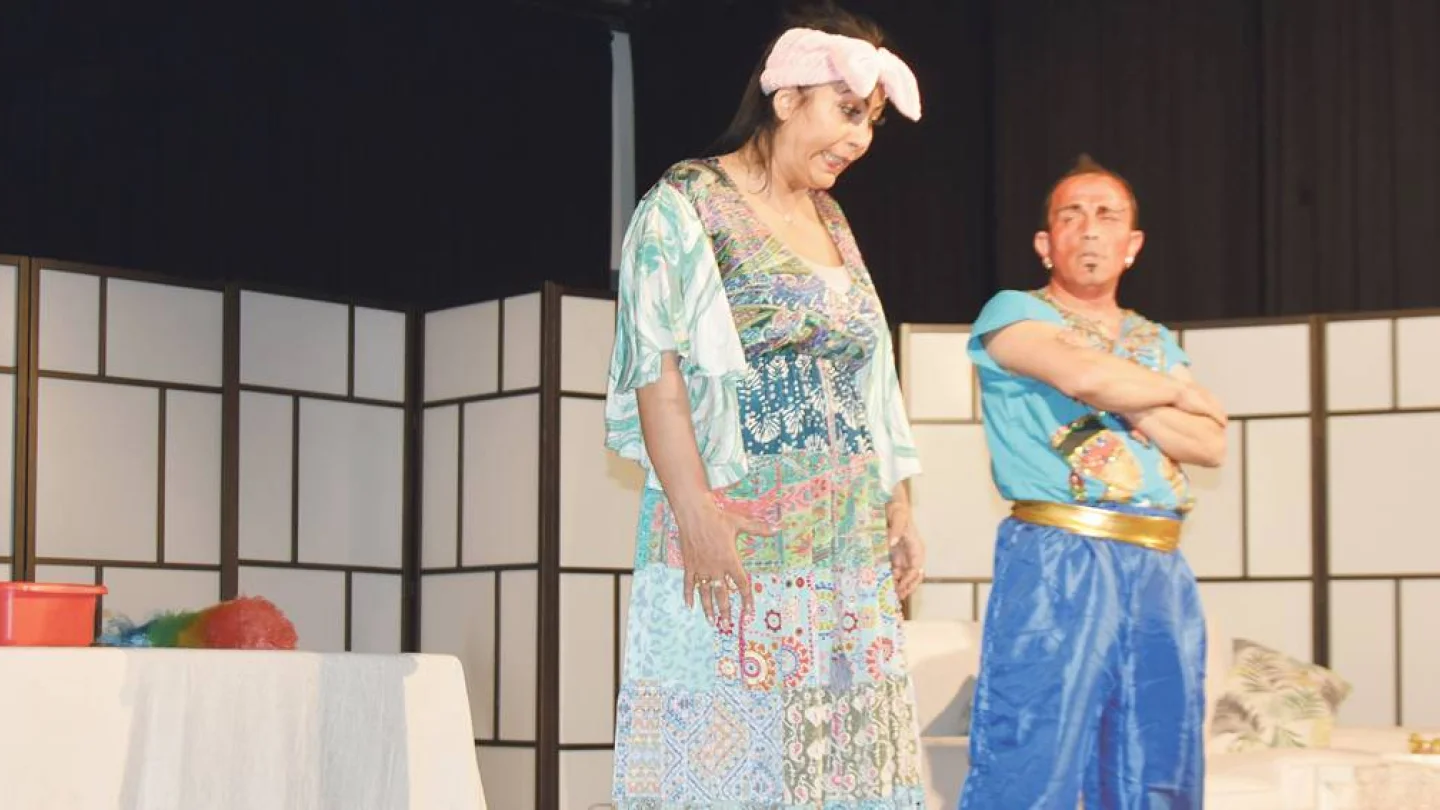 "Arızalı Beyinler" tiyatro oyunu