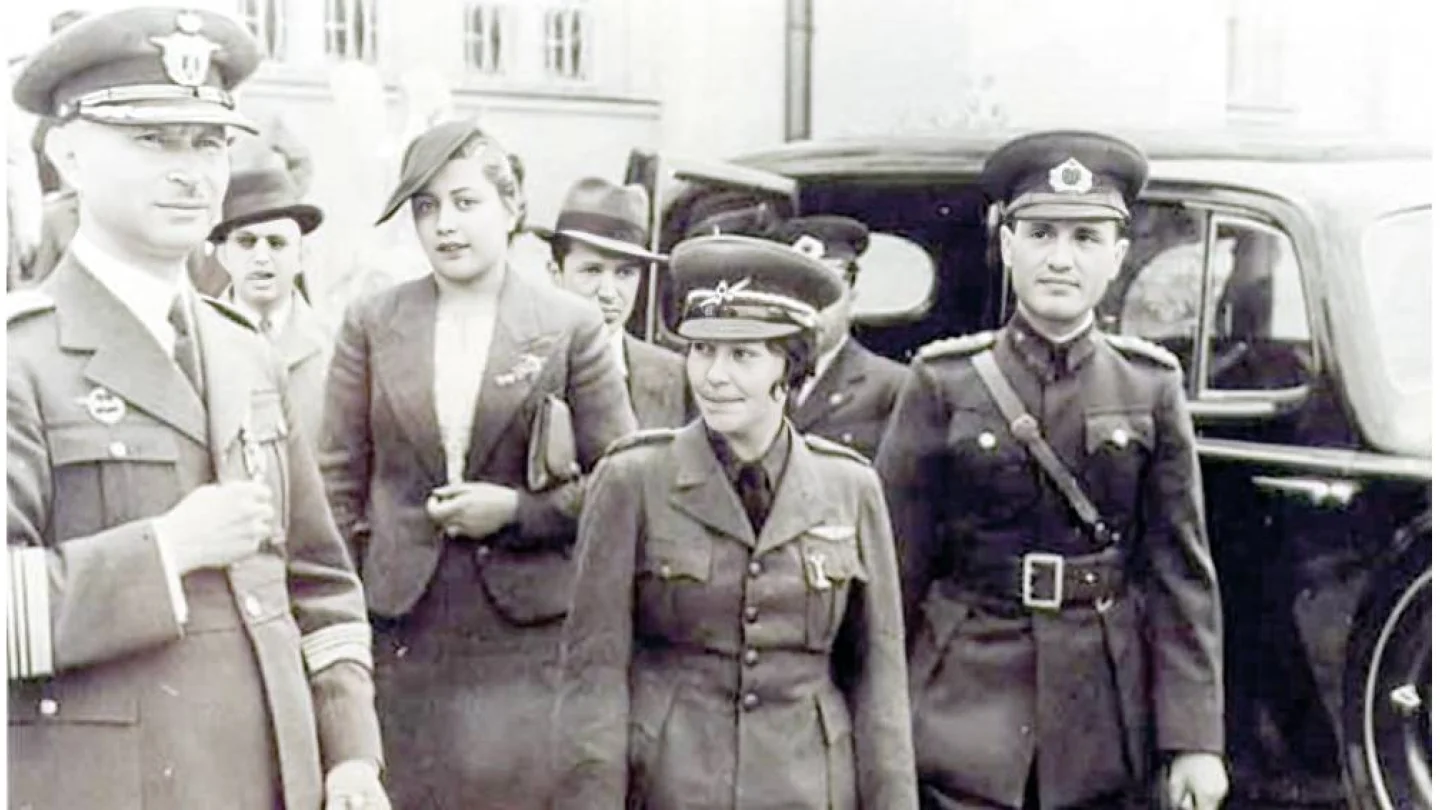 Sağda Hans Joachim Herrmann - Ortada Sabiha Gökçen - Solda Martin Harlinghausen
