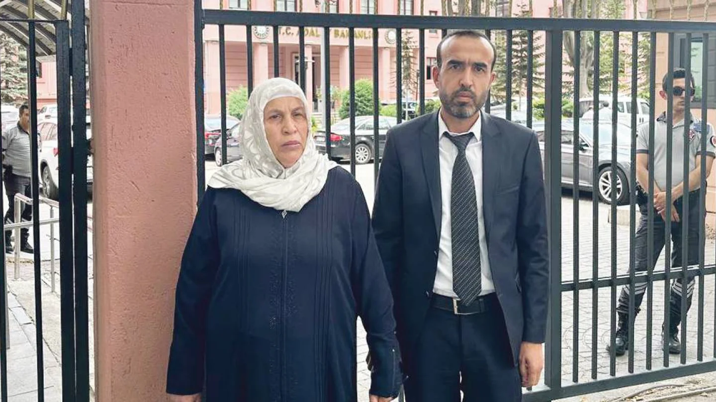 Şenyaşar Ailesi Adalet Bakanlığı önünde