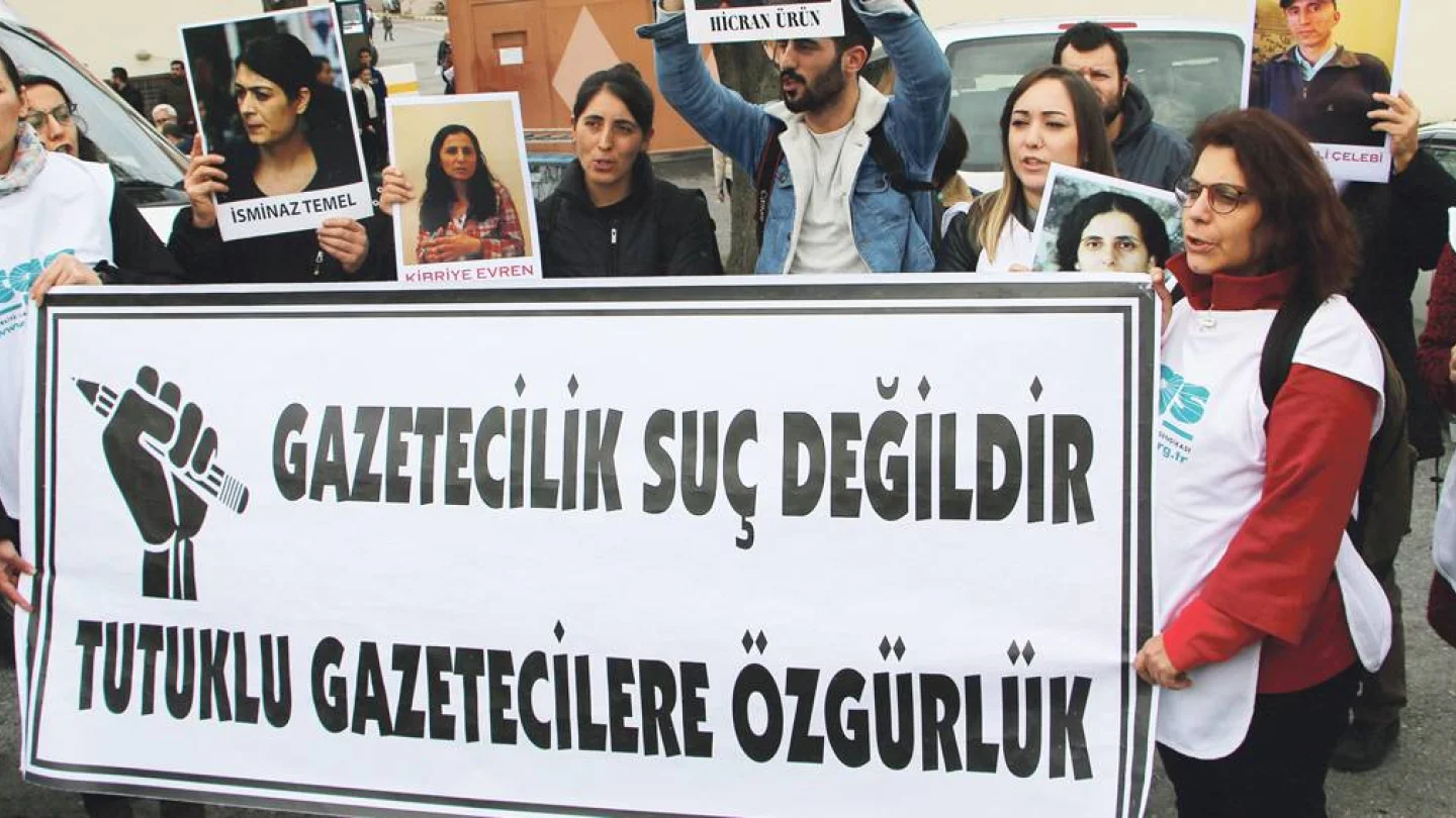 Gazeteciler