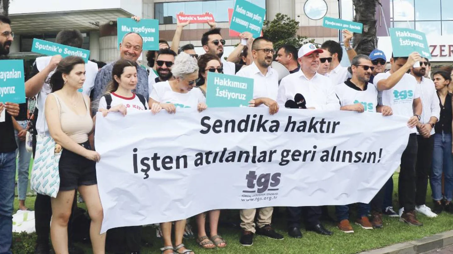 Sputnik Türkiye çalışanı gazeteciler
