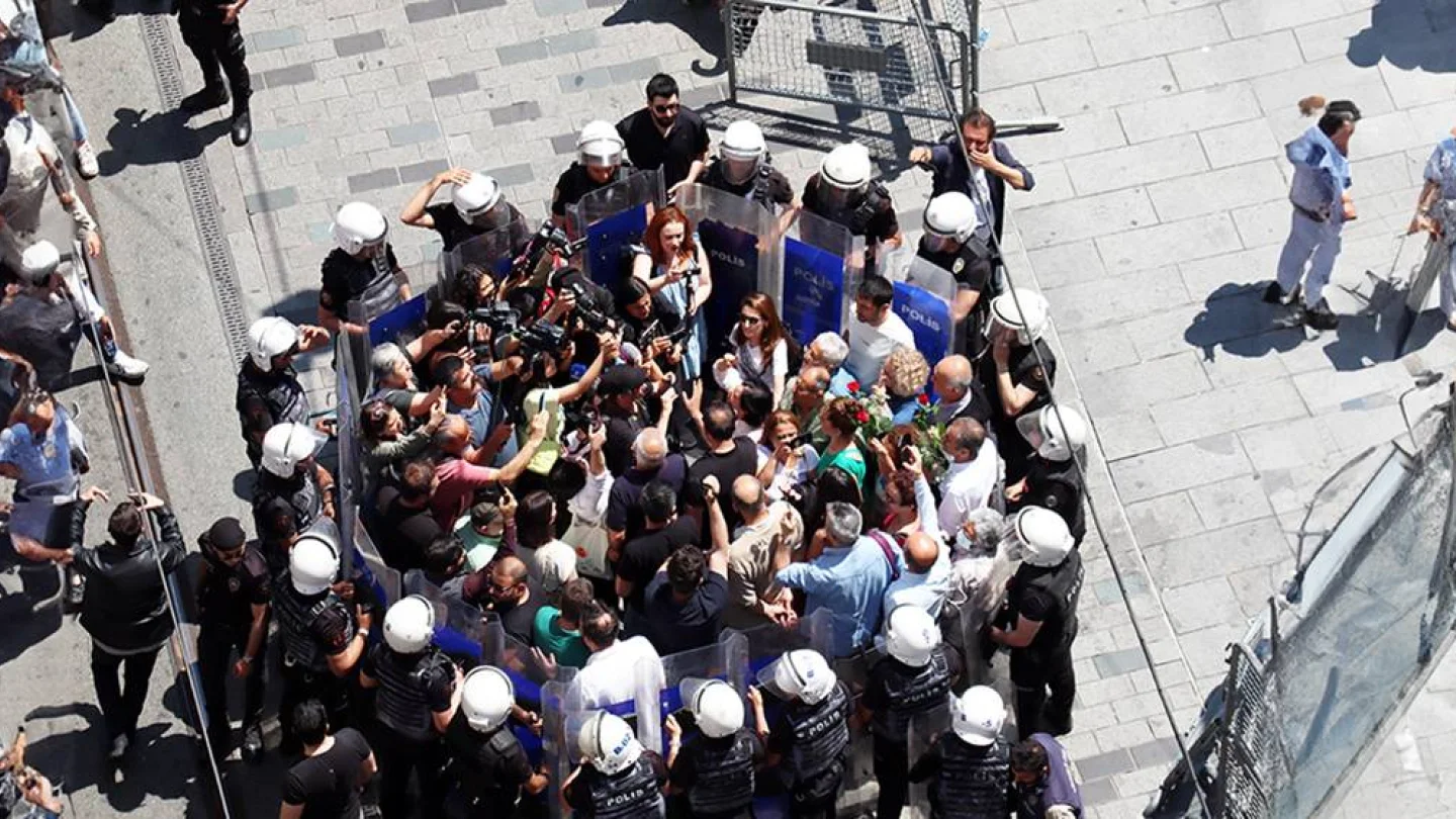 Cumartesi Anneleri/İnsanları