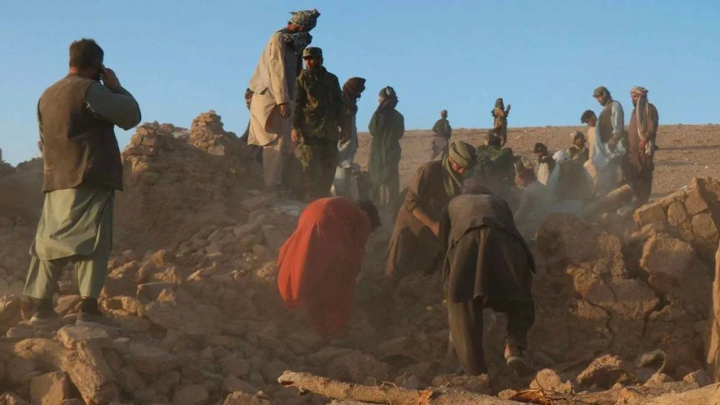 Herat depreminde ölü sayısı 2 bini aştı. Foto: AFP