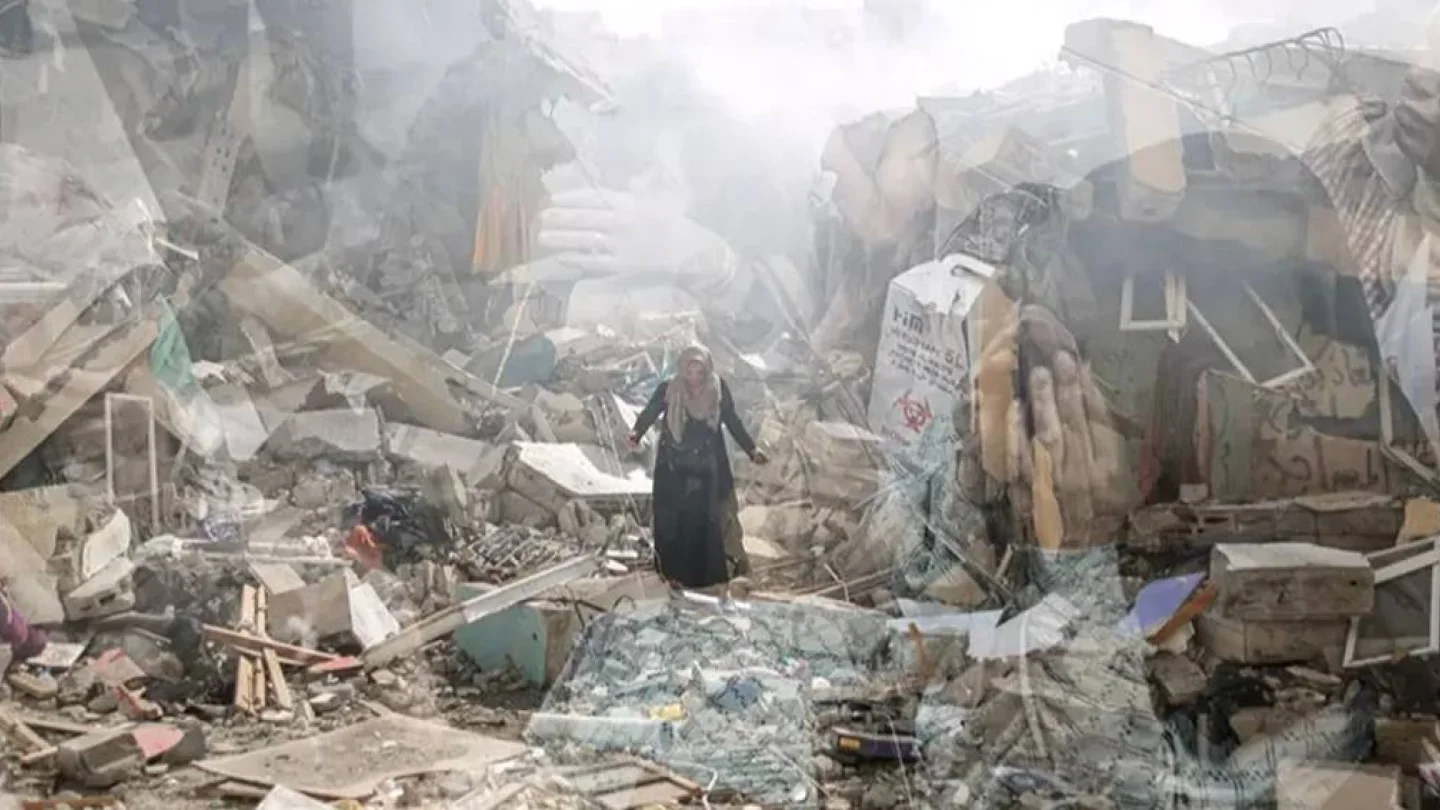 İsrail bombardımanı ardınan Gazze'de bir sokak