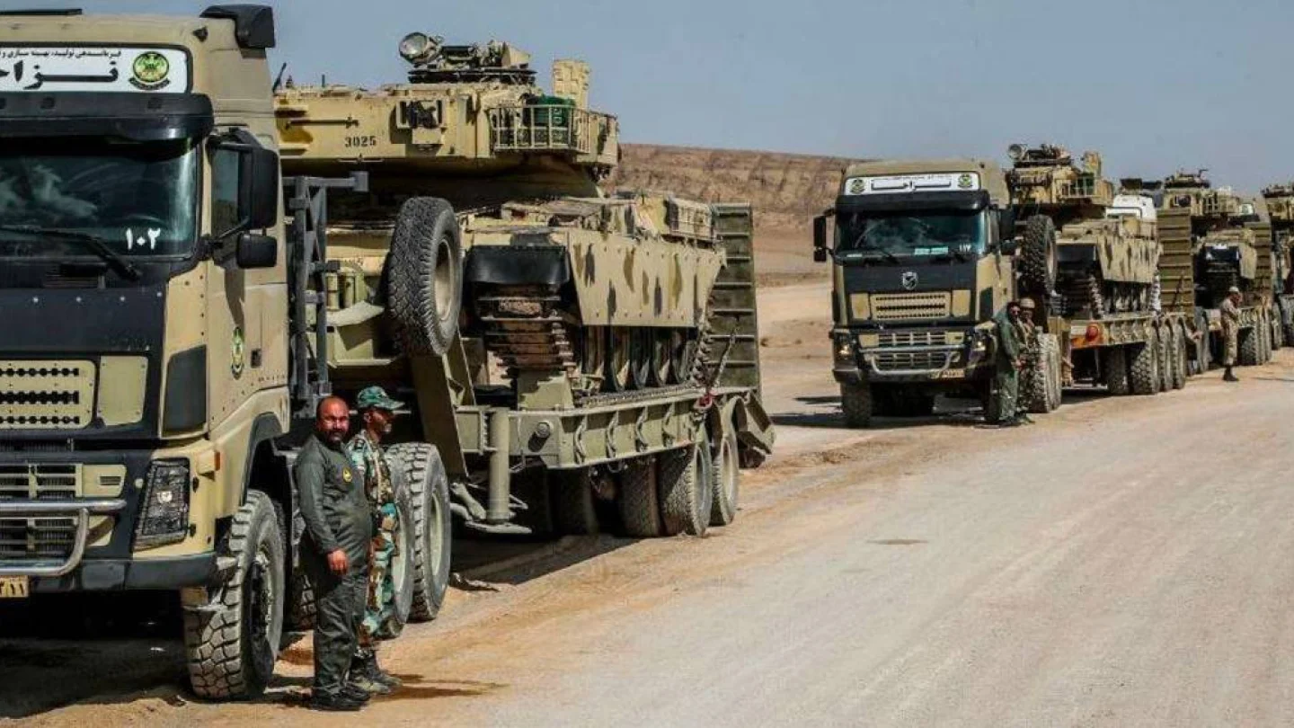 İran Zırhlı Birlikleri tatbikat alanına taşınıyor