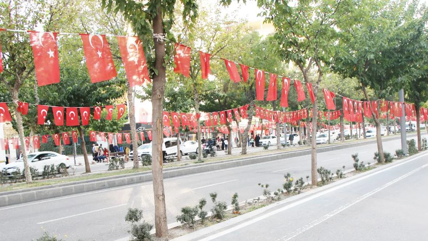 Kayyum Türk bayrağı ihalesi