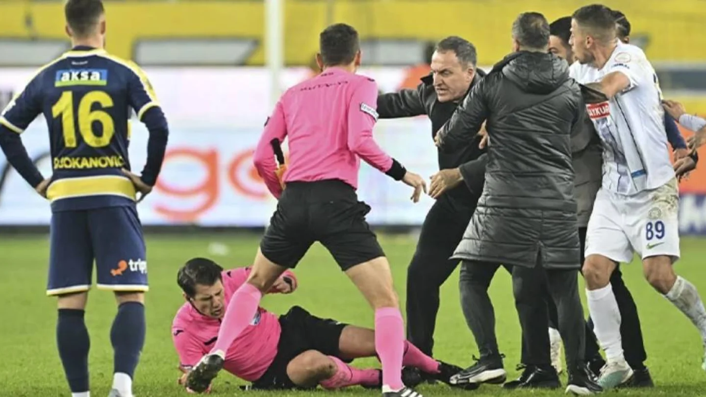 Futbolda şiddet