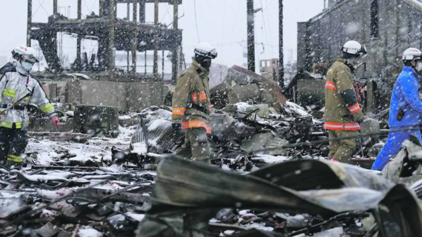 Japonya deprem kayıplarını kar altında arıyor