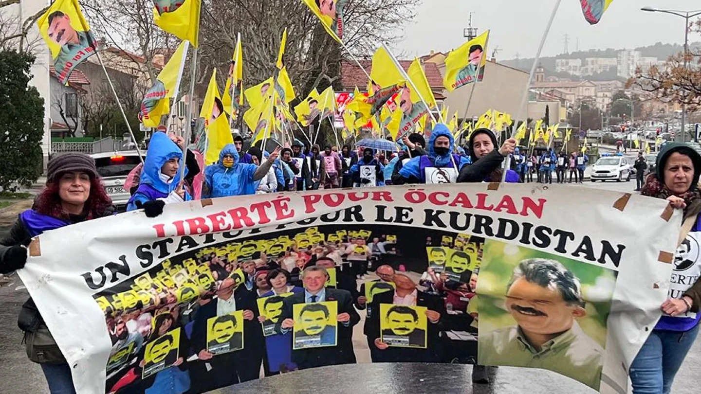 Fransa'da Kürt Halk Önderi Öcalan için uzun yürüyüş