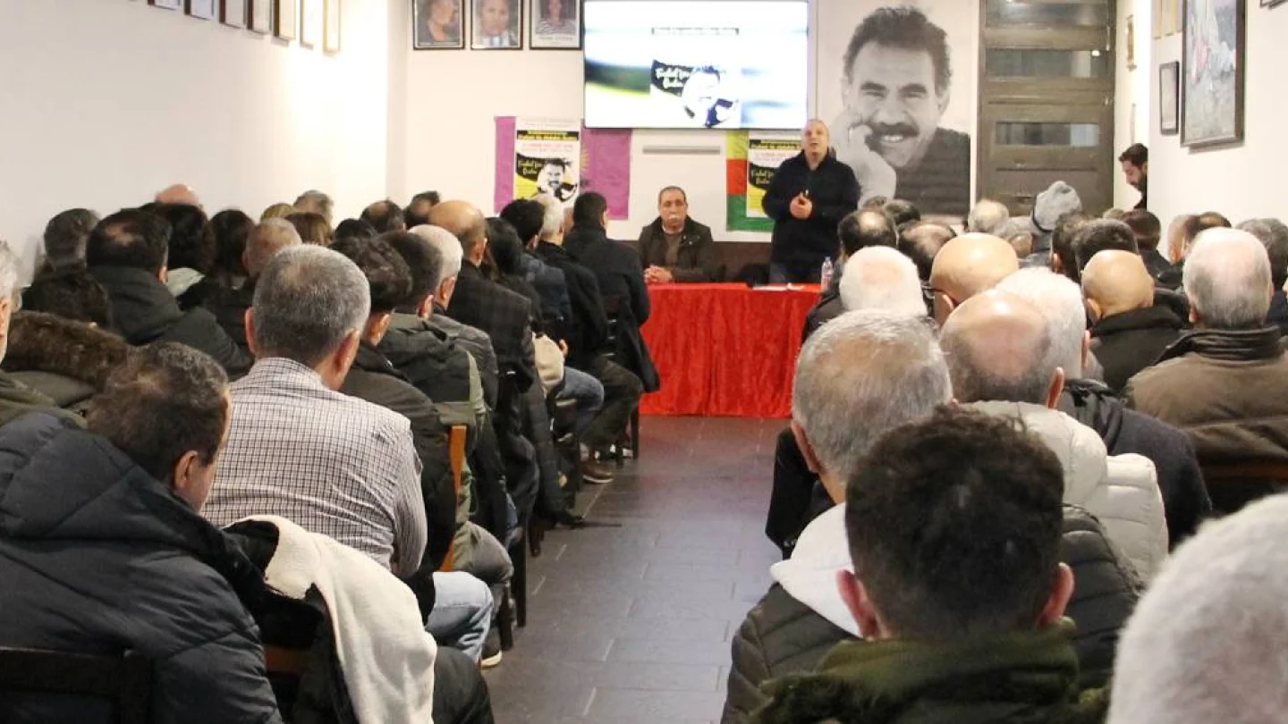 Berlin halk toplantısı