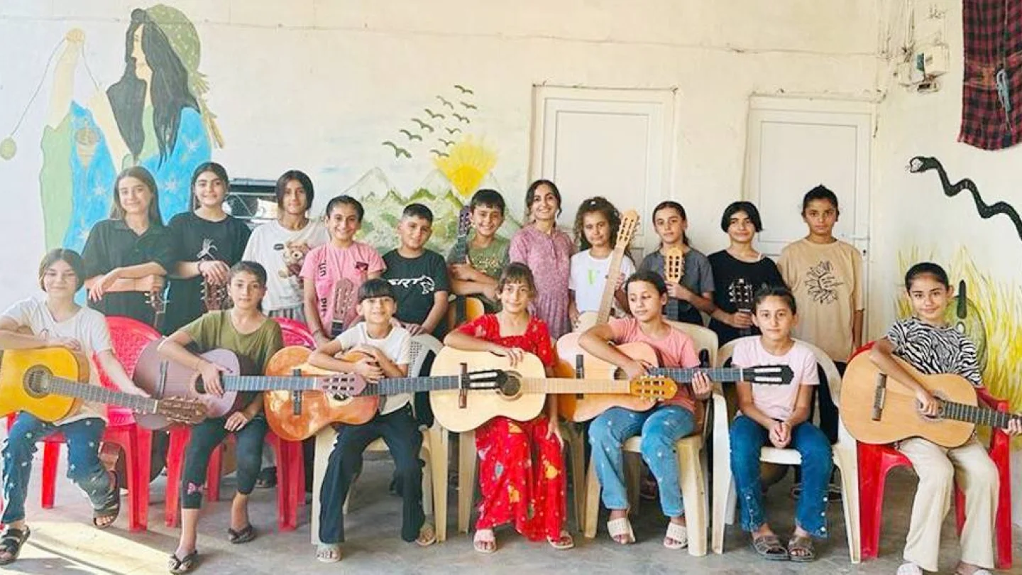 Şehit Rustem Cûdî Mülteci Kampı’nda(Mexmûr) müzik eğitimi
