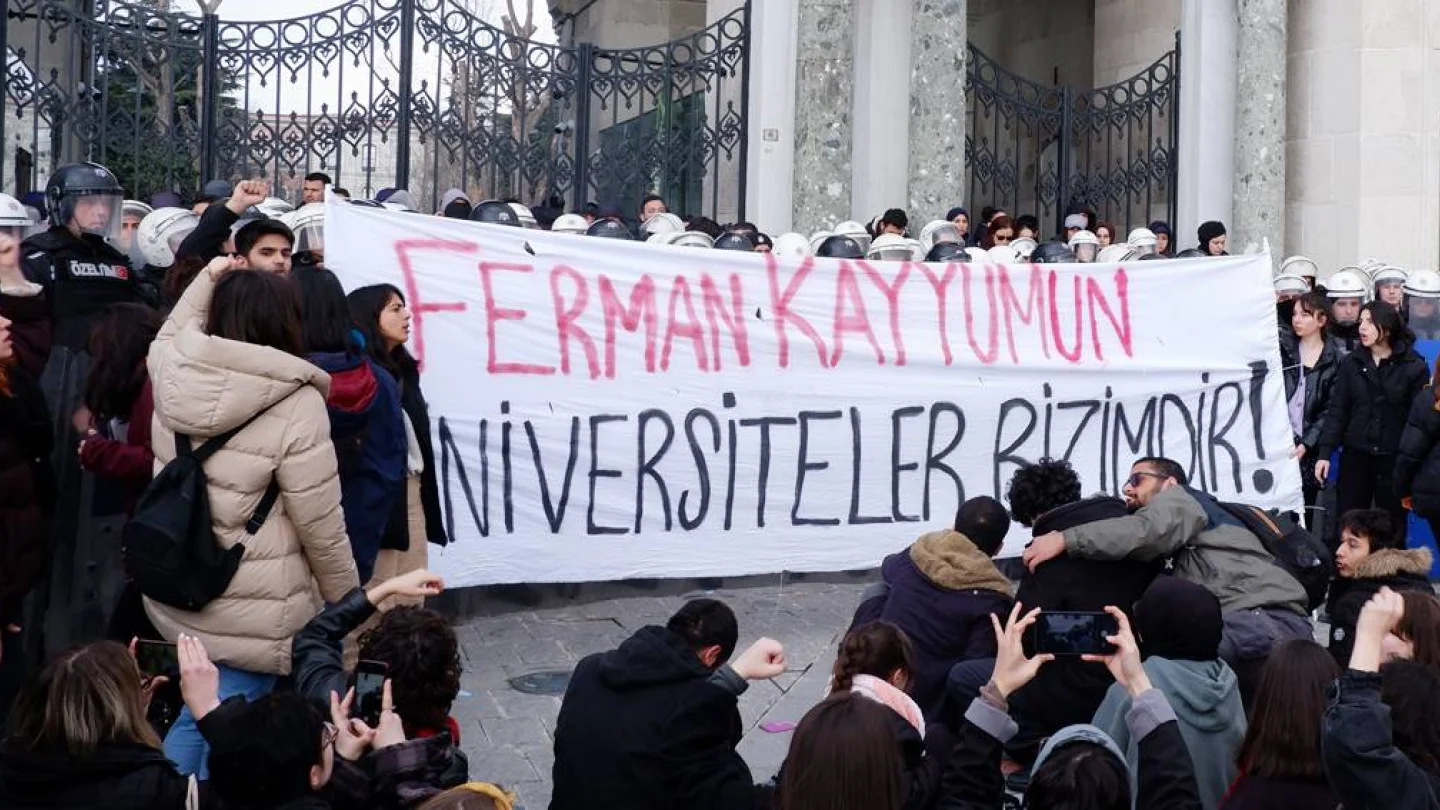 İstanbul Üniversitesi öğrenciler eylem