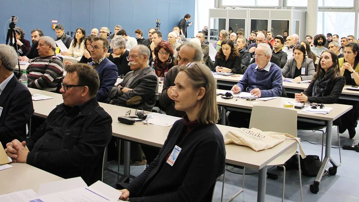 Berlin, “Dünyayı Yeniden Düşünmek: Zorluklar, Geçişler ve Kürt Perspektifleri” konferansı