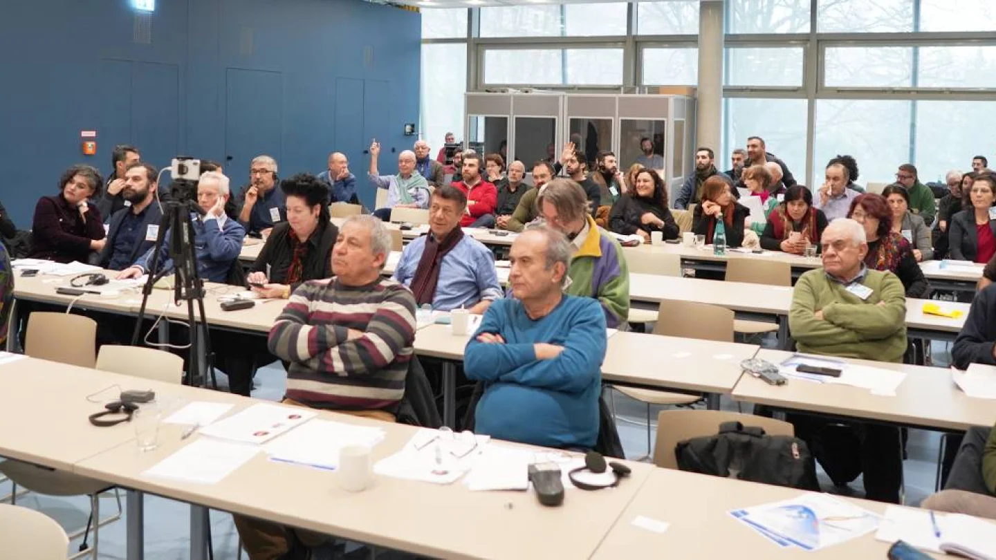 "Dünyayı Yeniden Düşünmek: Zorluklar, Geçişler ve Kürt Perspektifleri" konferansı / Berlin