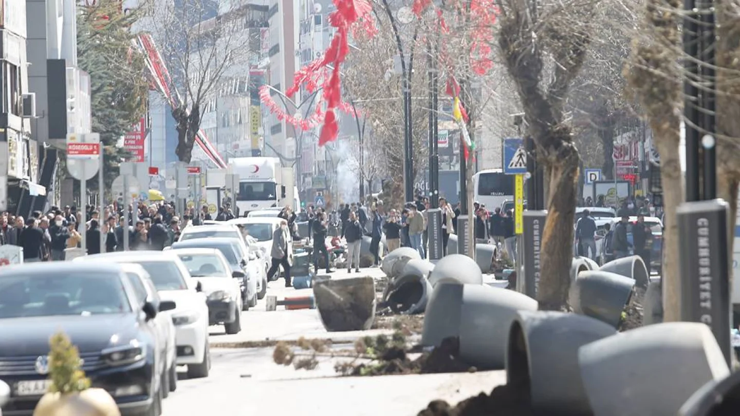 Van'da kayyum protestosu