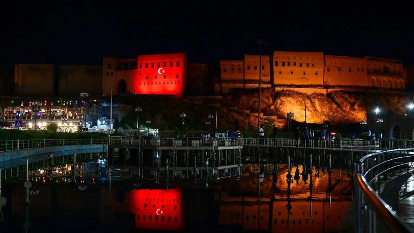 Hewler'de Türk bayrağı
