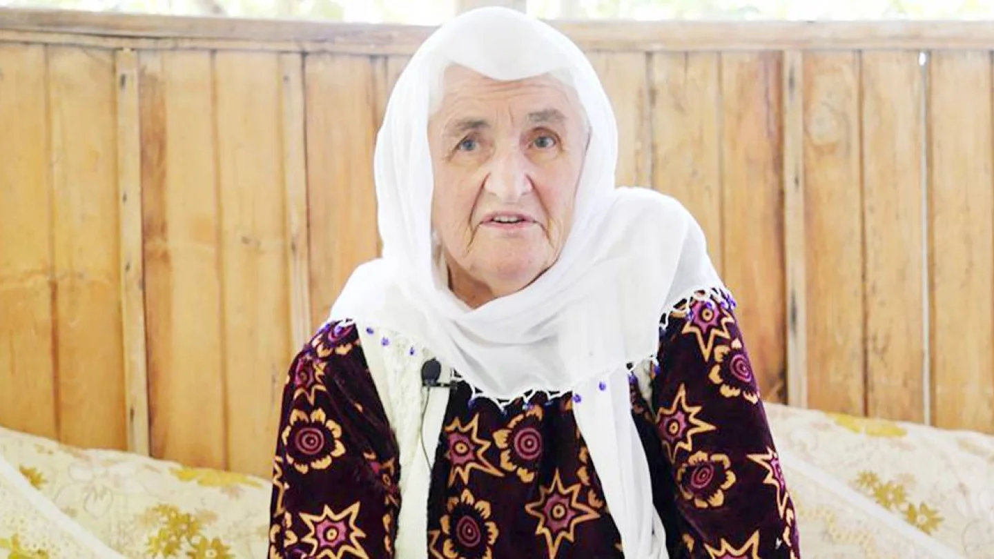 Makbule Özer (82)