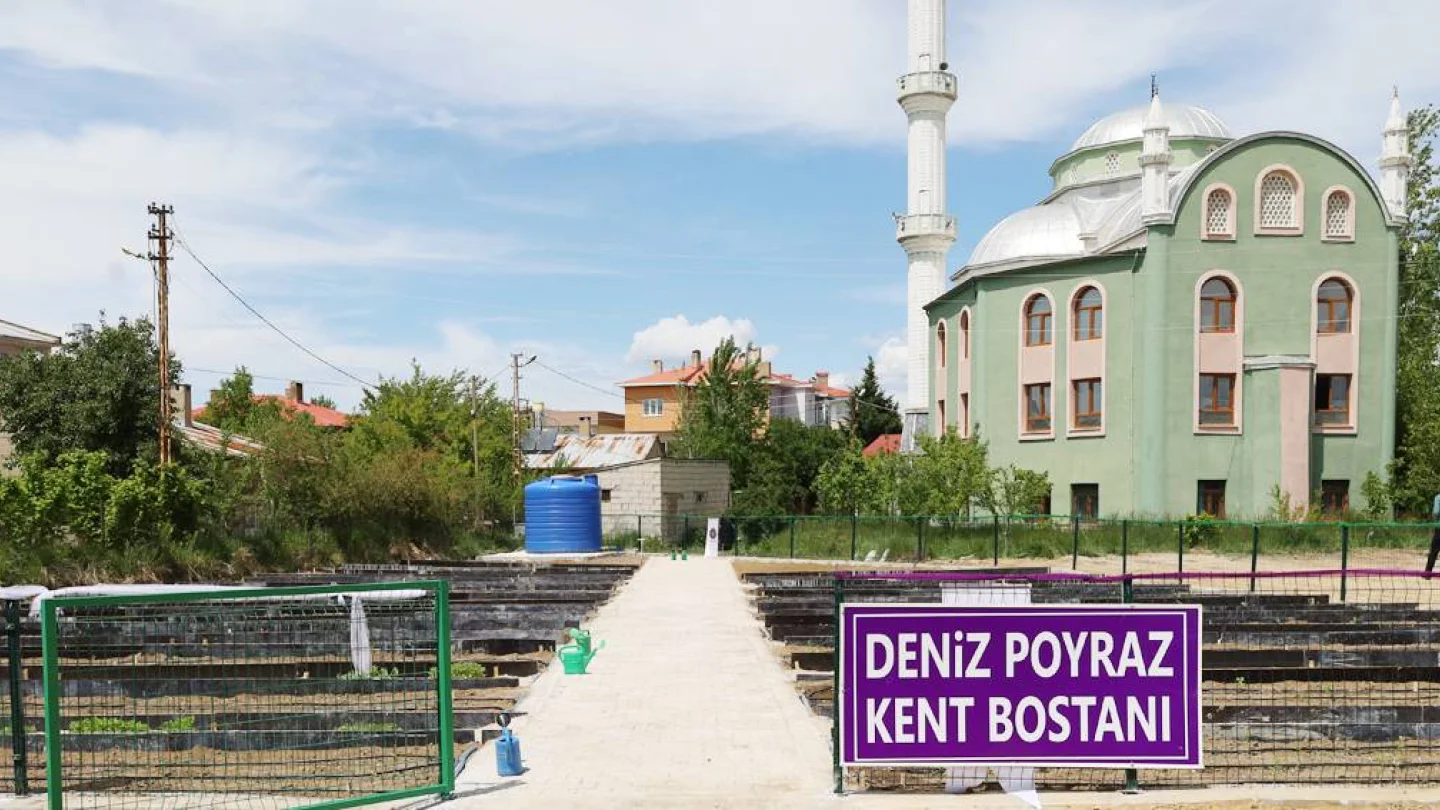 Deniz Poyraz Kent Bostanı