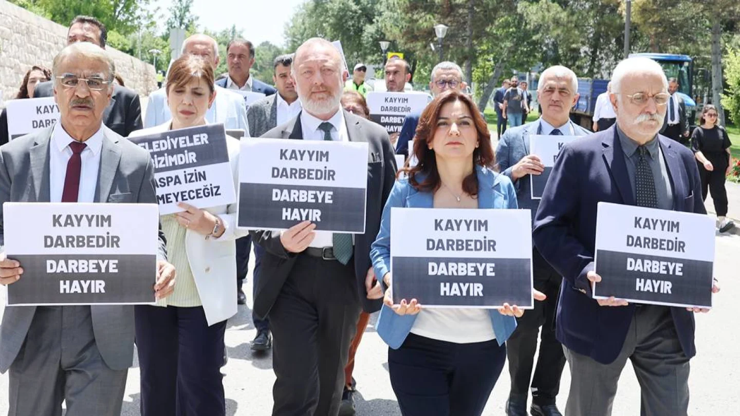 DEM Parti vekiller eylem