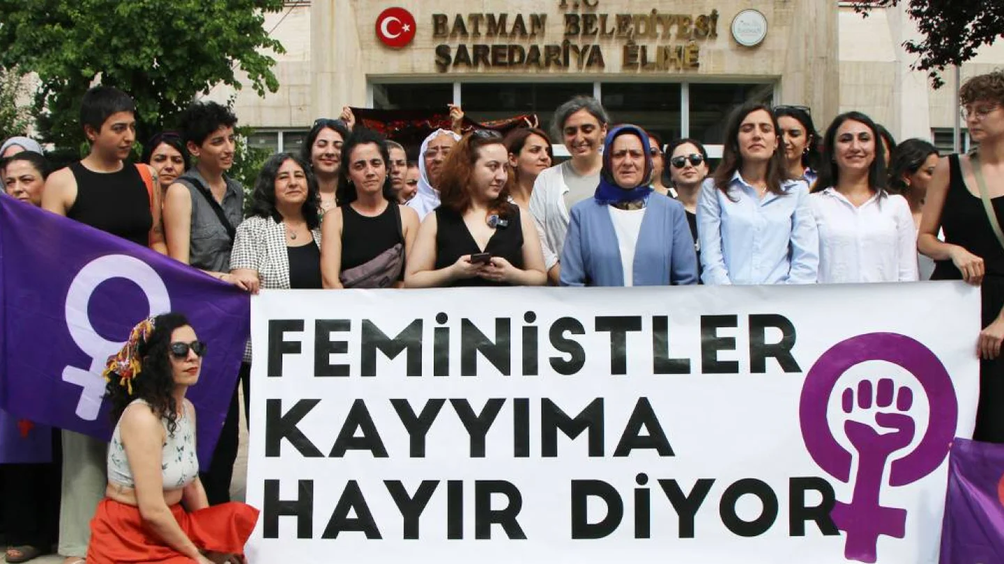 Feminist kadınlar kayyum protesto