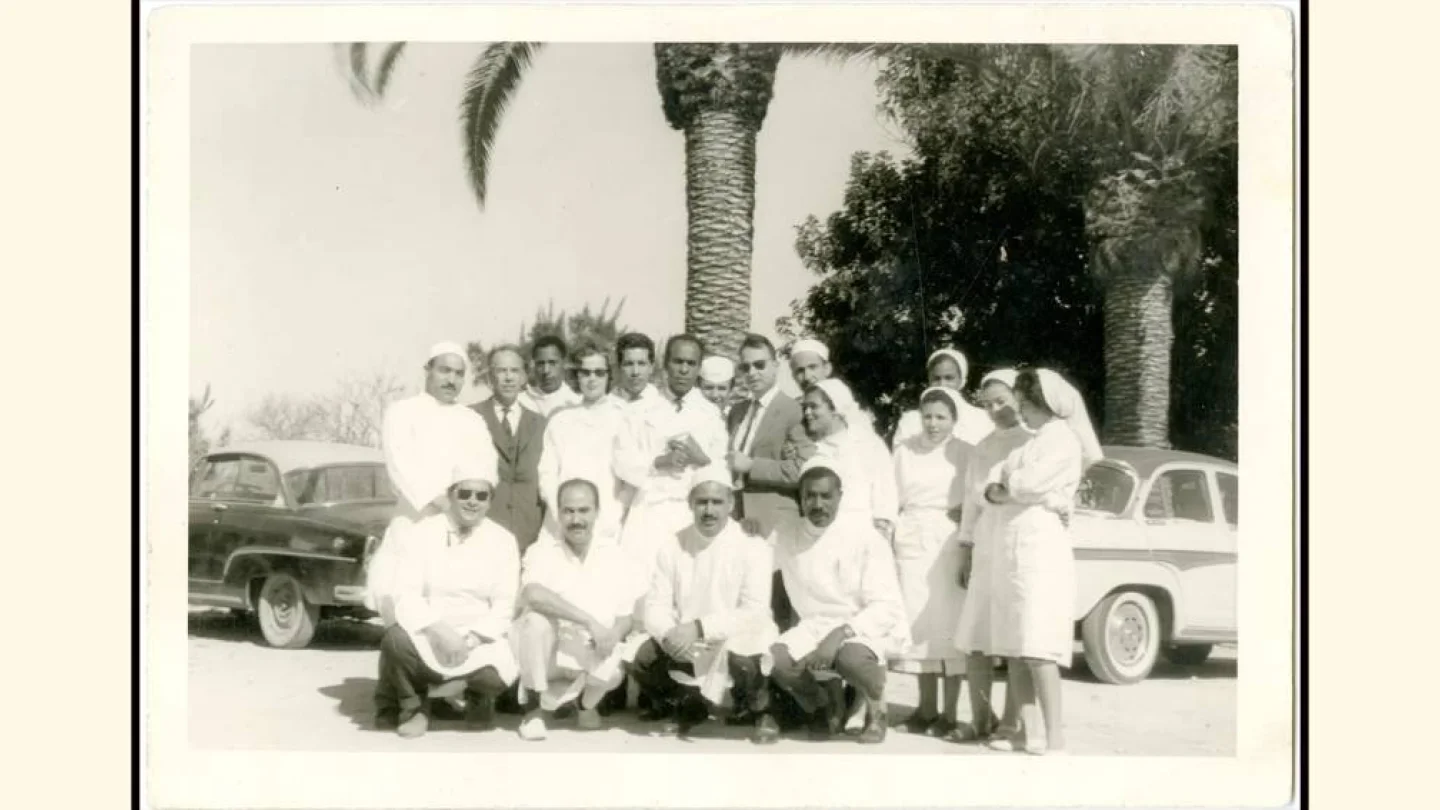 Frantz Fanon ve 1953-1956 yılları arasında çalıştığı Cezayir'deki Blida-Joinville Psikiyatri Hastanesi'ndeki sağlık ekibi