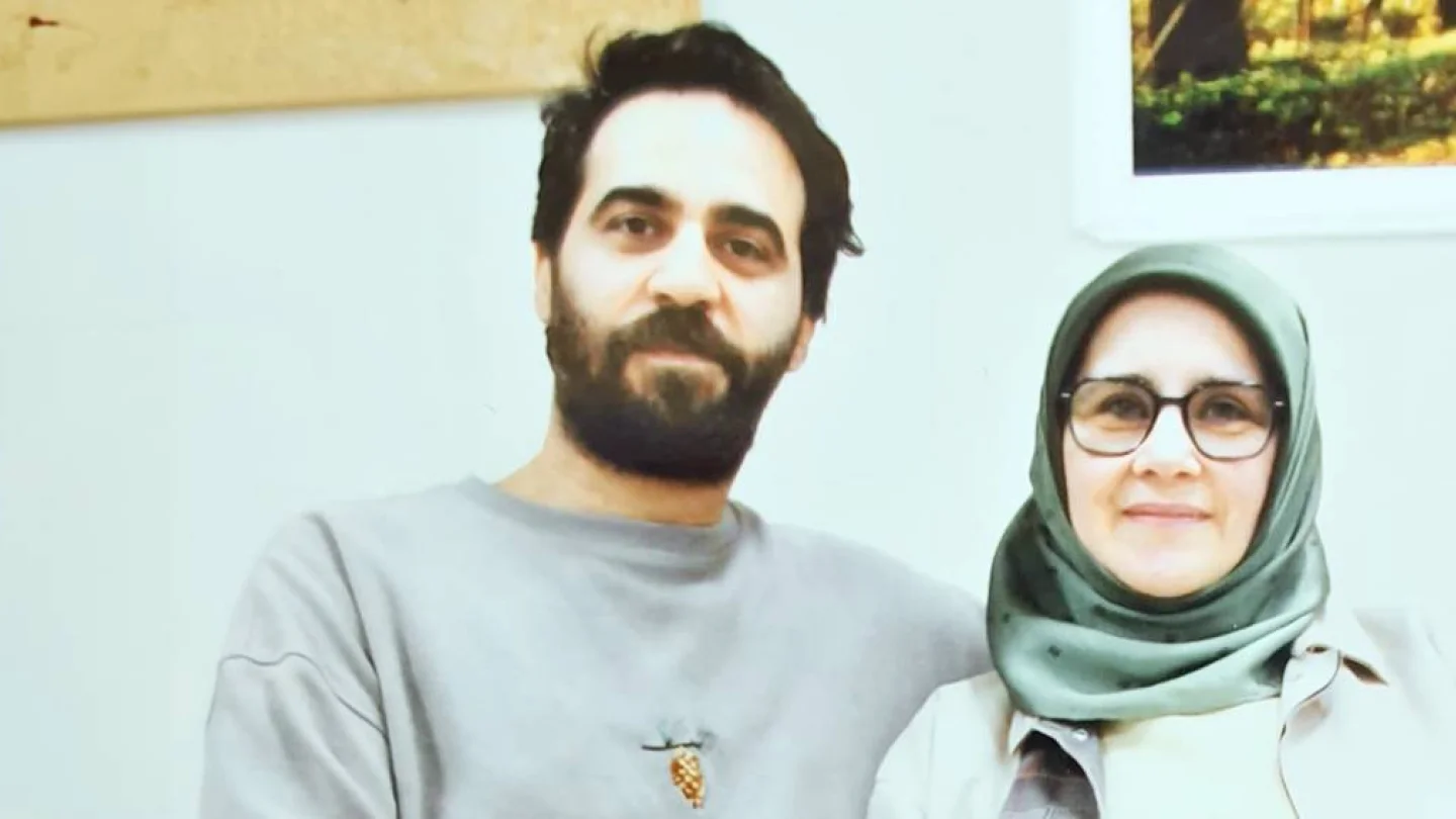  Cihad Ebrari ve annesi Hüda Kaya