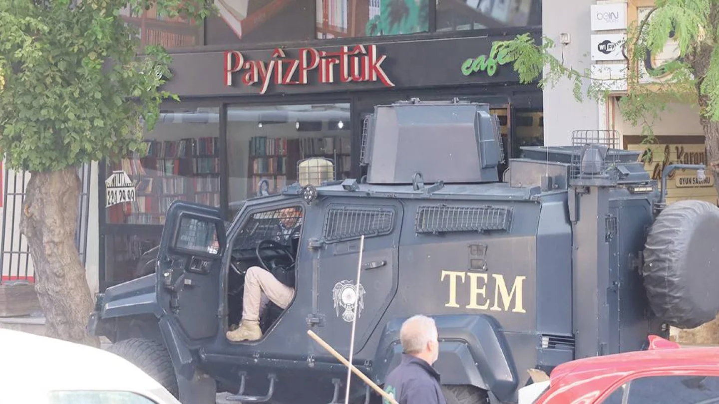Payîz Pirtûk'a polis baskını