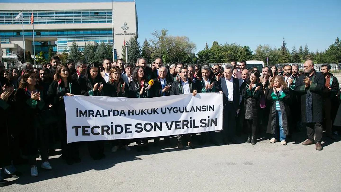 Avukatlardan AYM önünde açıklama