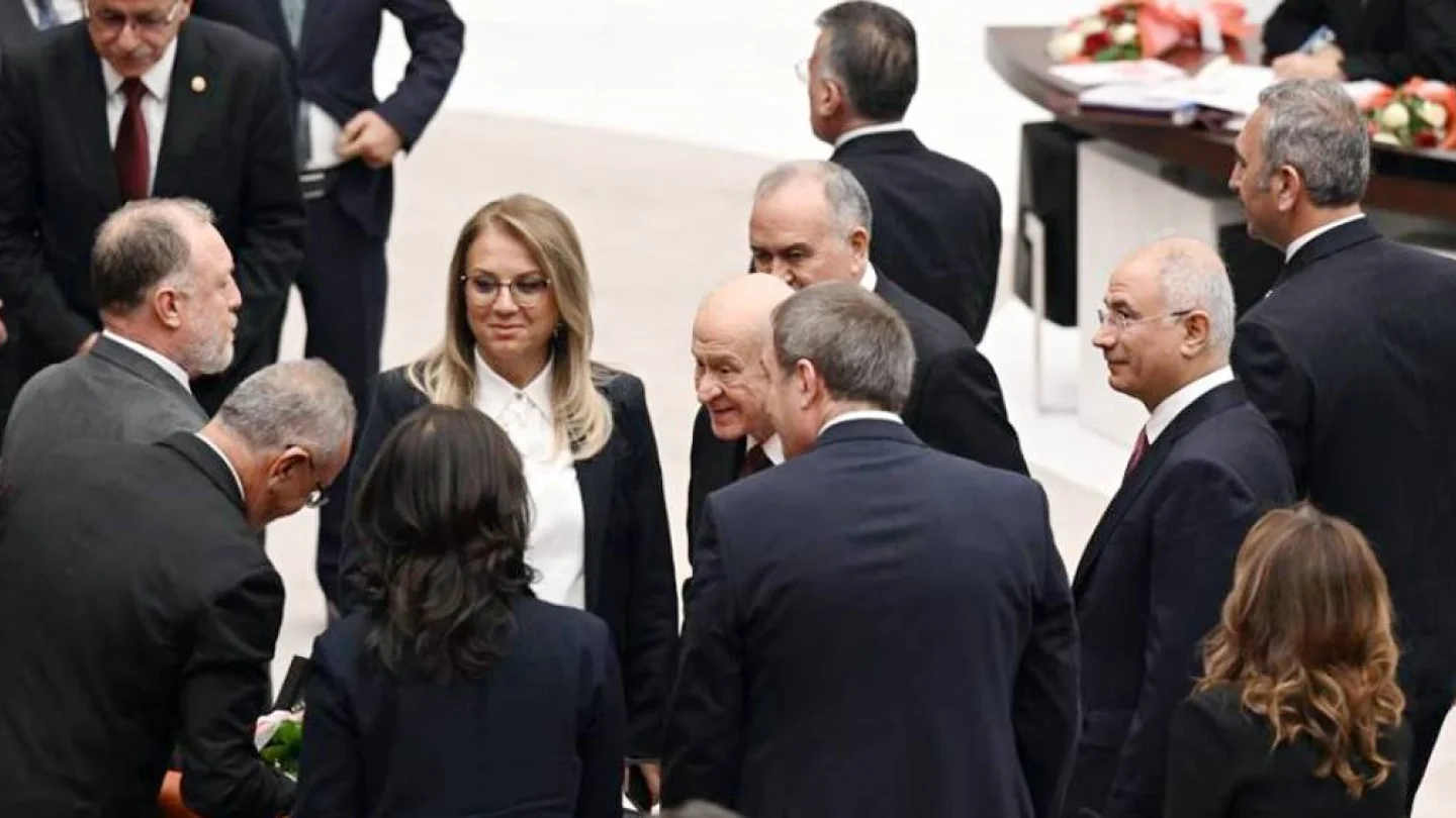 Bahçeli/tokalaşma