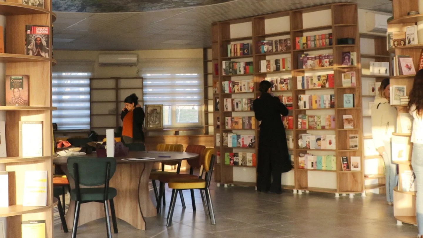Kadın Eserleri Kütüphanesi