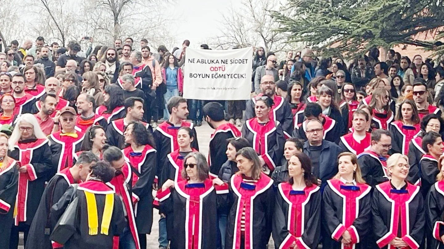 Üniversiteler eylem