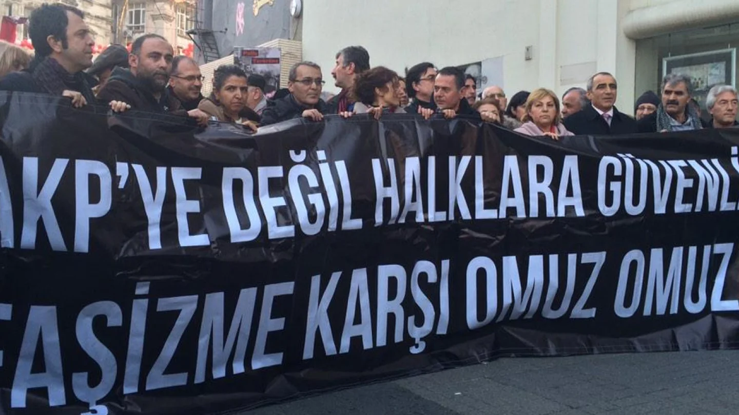 Faşizme karşı omuz omuza