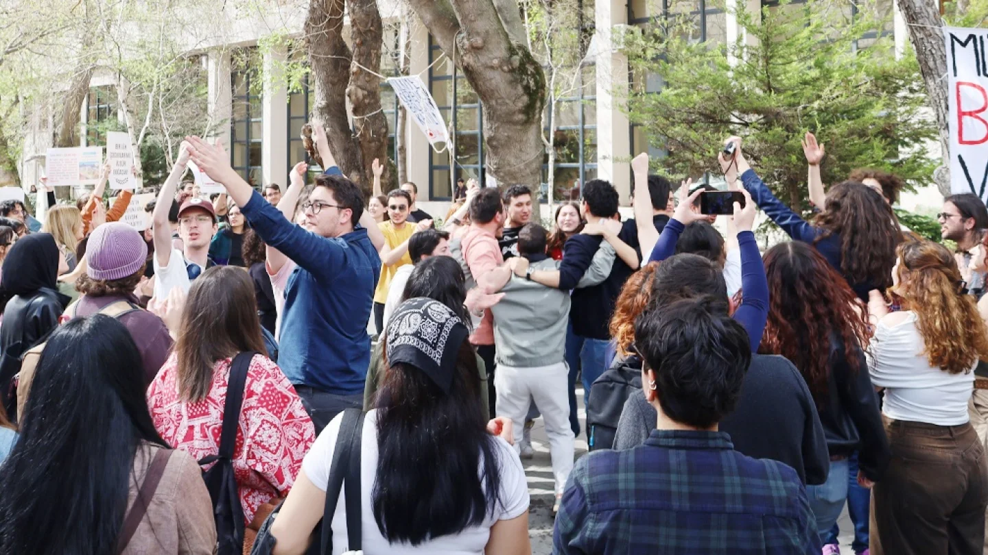 Öğrenciler protesto
