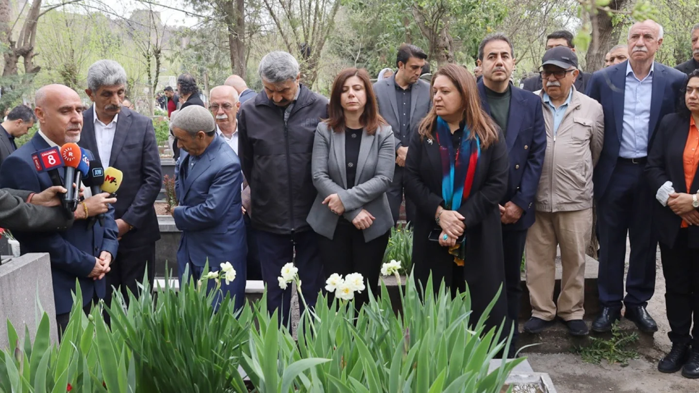 Vedat Aydın mezar ziyareti