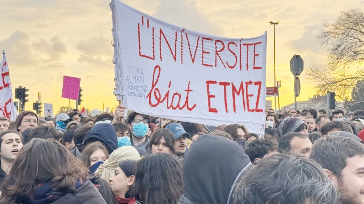 Üniversite öğrencileri tahliye