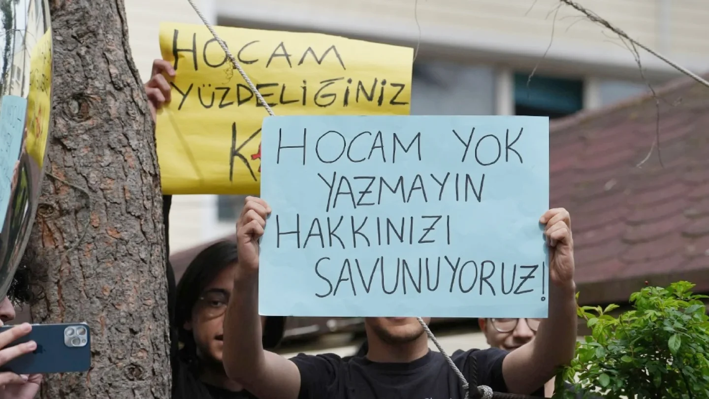 Liseliler protesto