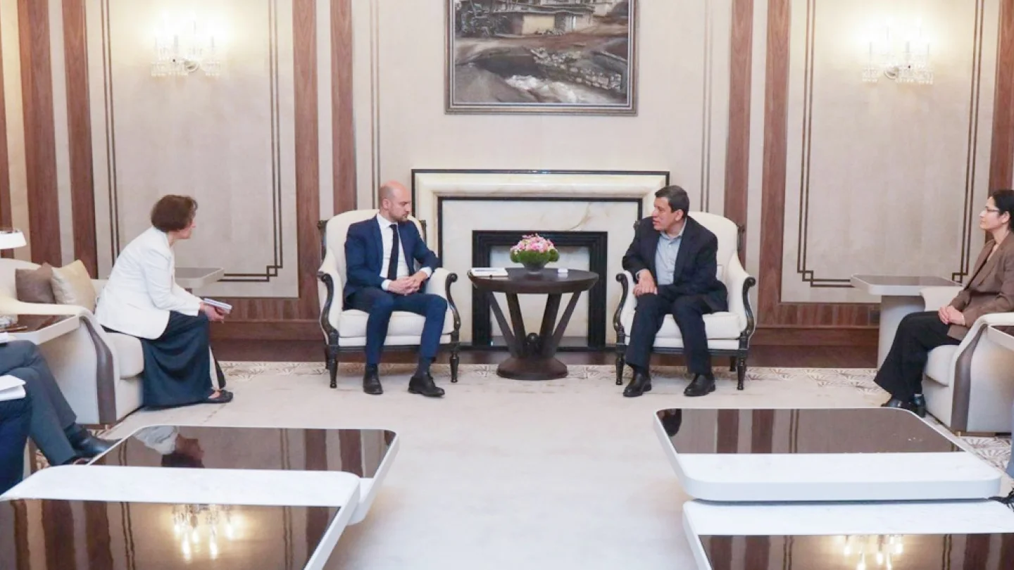 Mazlum Ebdî, İlham Ehmed ve Jean-Noël Barrot / foto:AFP
