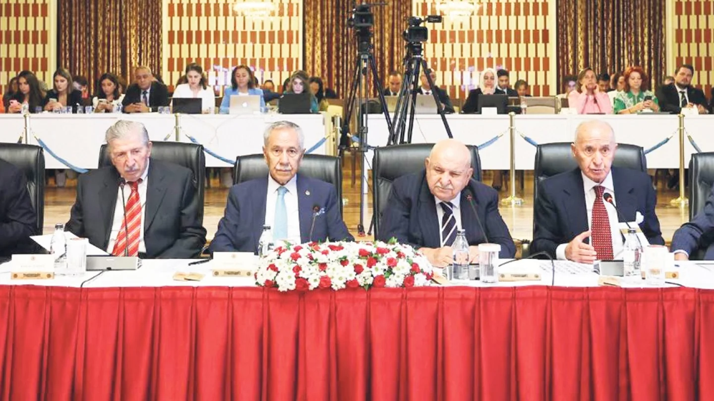 Eski meclis başkanları meclis komisyonunda