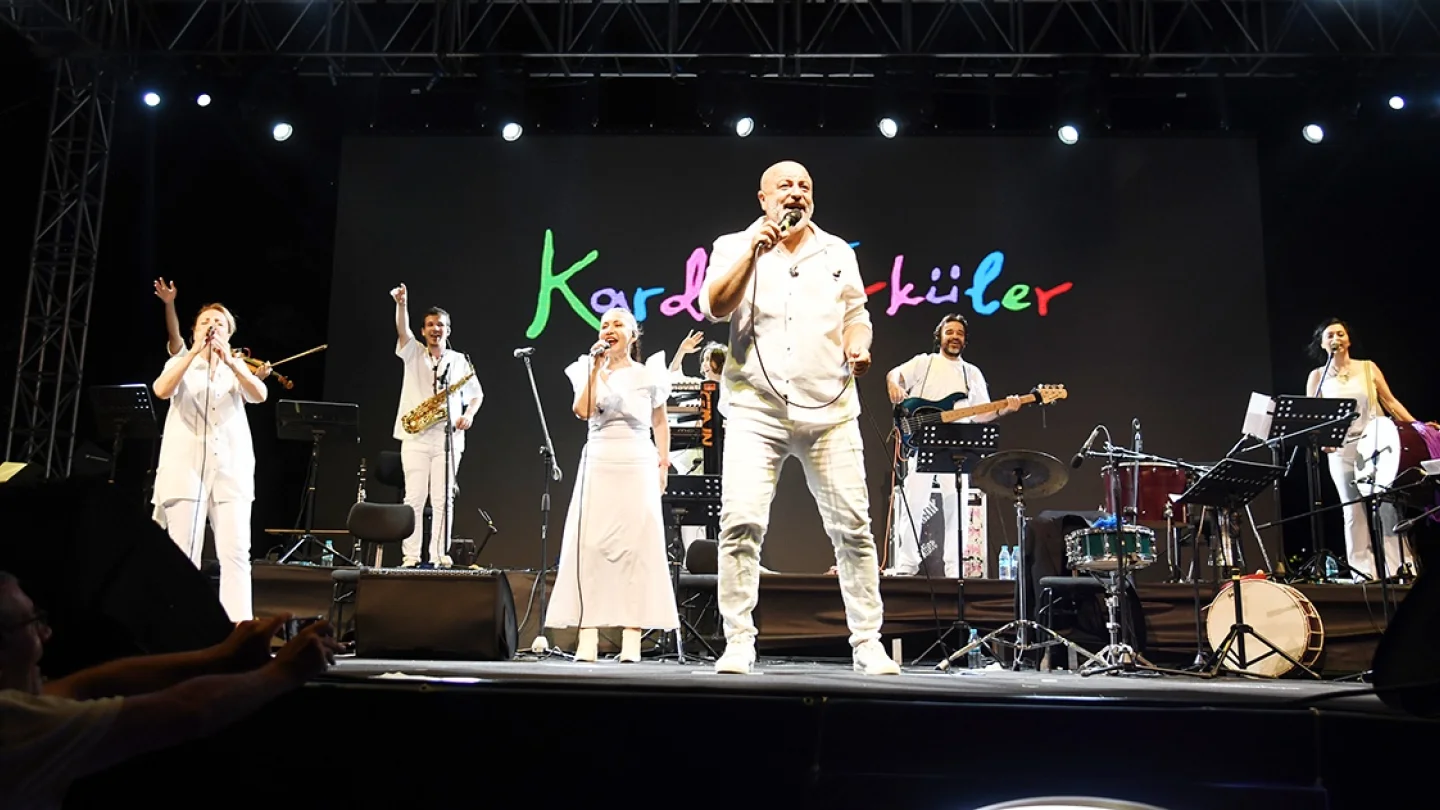Kardeş Türküler