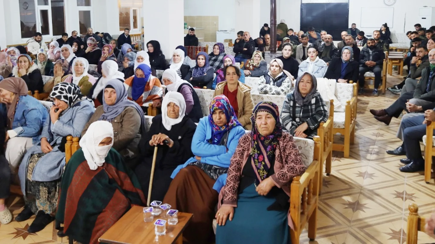 Fuhuş, uyuşturucu ve özel savaş politikalarına karşı toplantı