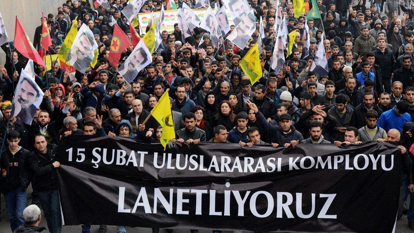 Komplo/protesto