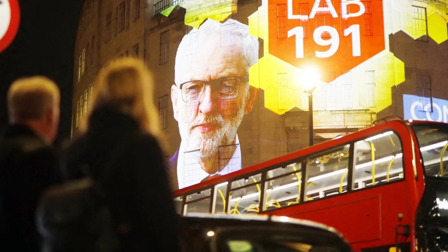 Jeremy Corbyn afiş/ foto:AFP