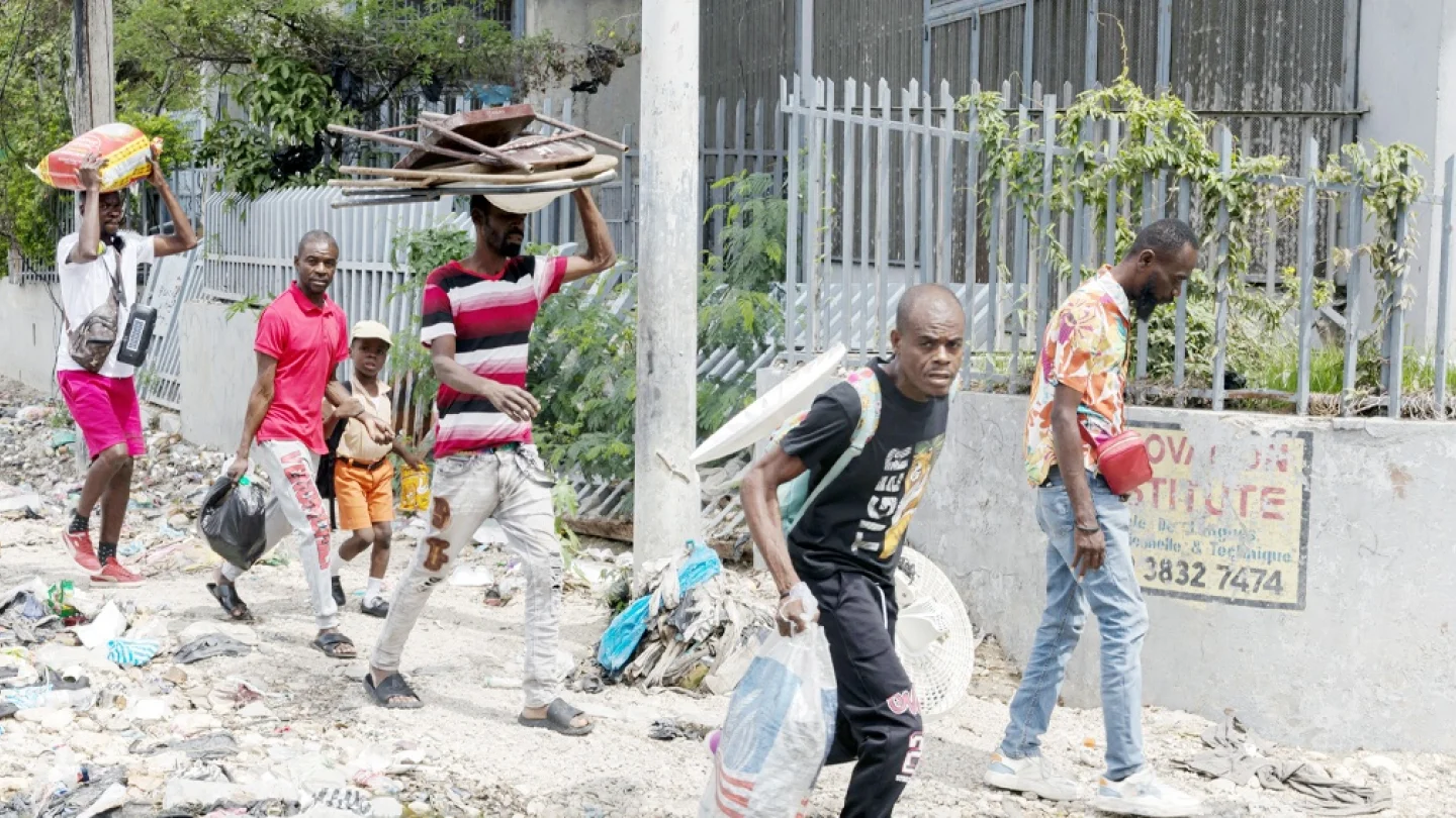 Haiti'nin başkenti Port-au-Prince’de günlük yaşamdan bir kare/foto:AFP