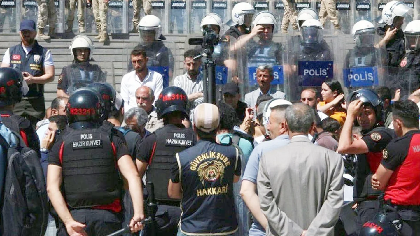 Kayyum protesto