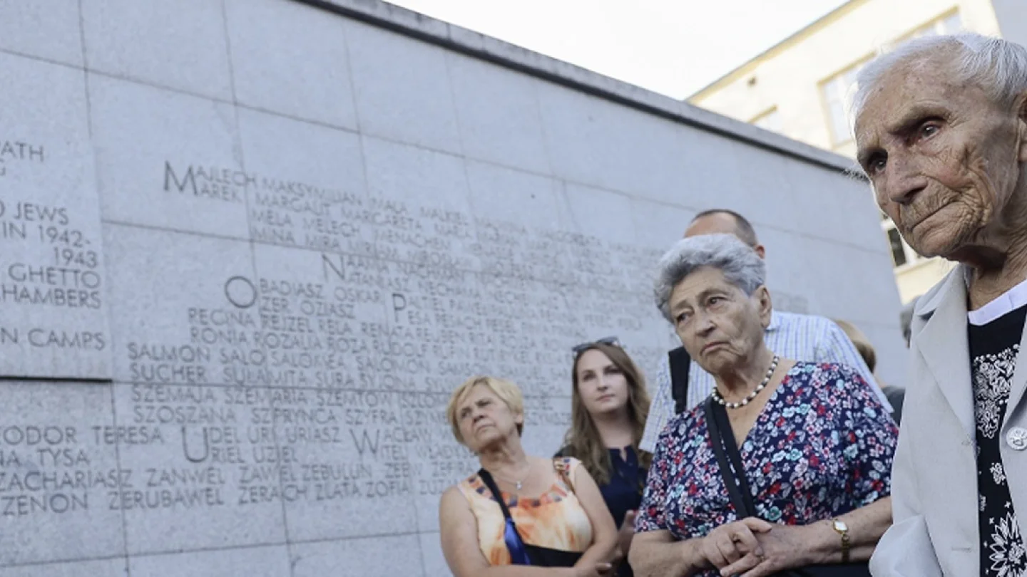 Nazi kurbanları anma/foto:AFP